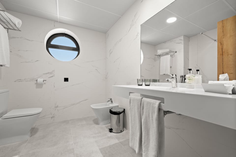 Bathtub, deep soaking tub, hair dryer, bidet