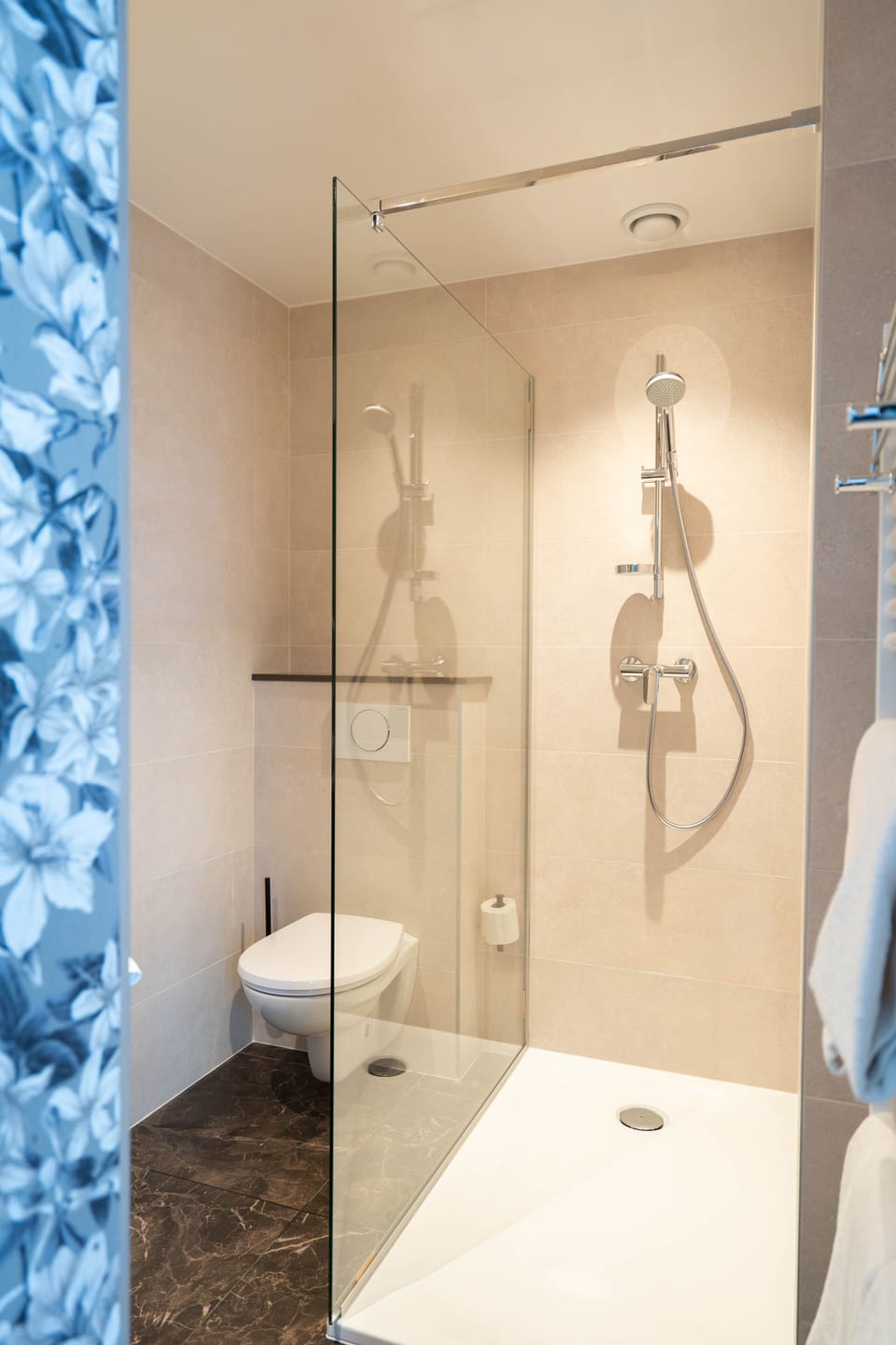 Economy Double Room | Bathroom | Free toiletries, hair dryer, towels
