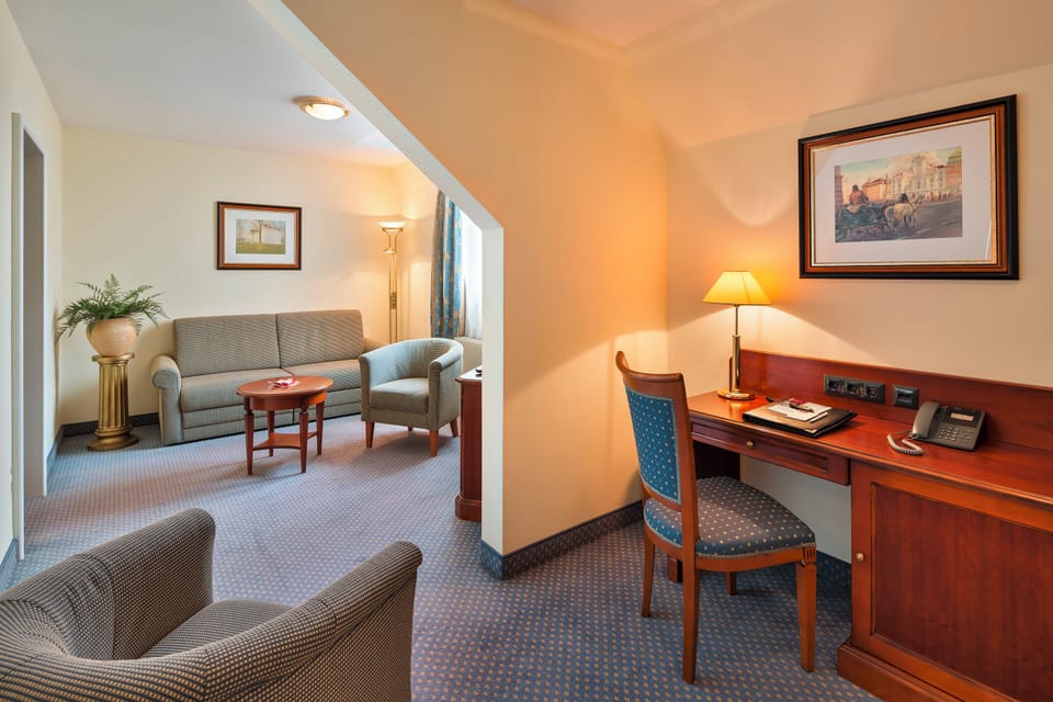 Junior Suite | In-room safe, desk, blackout drapes, free WiFi