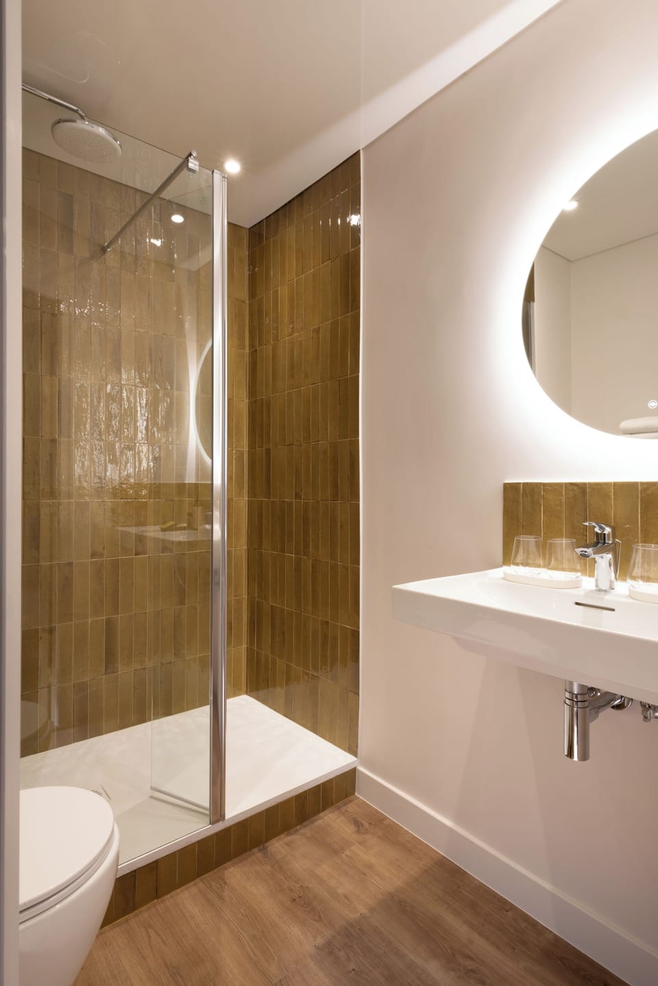 Junior Suite | Bathroom | Free toiletries, hair dryer, towels, soap