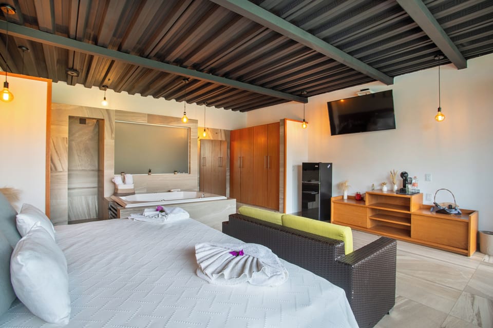 Premium bedding, minibar, individually decorated, individually furnished