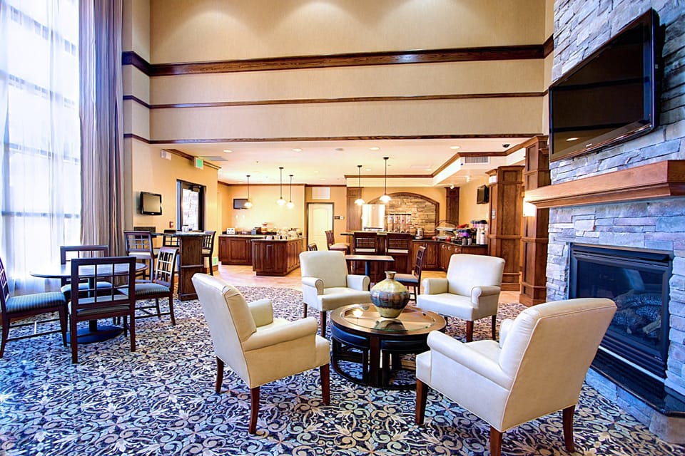 Reconnect with friends and family at the common lounge.