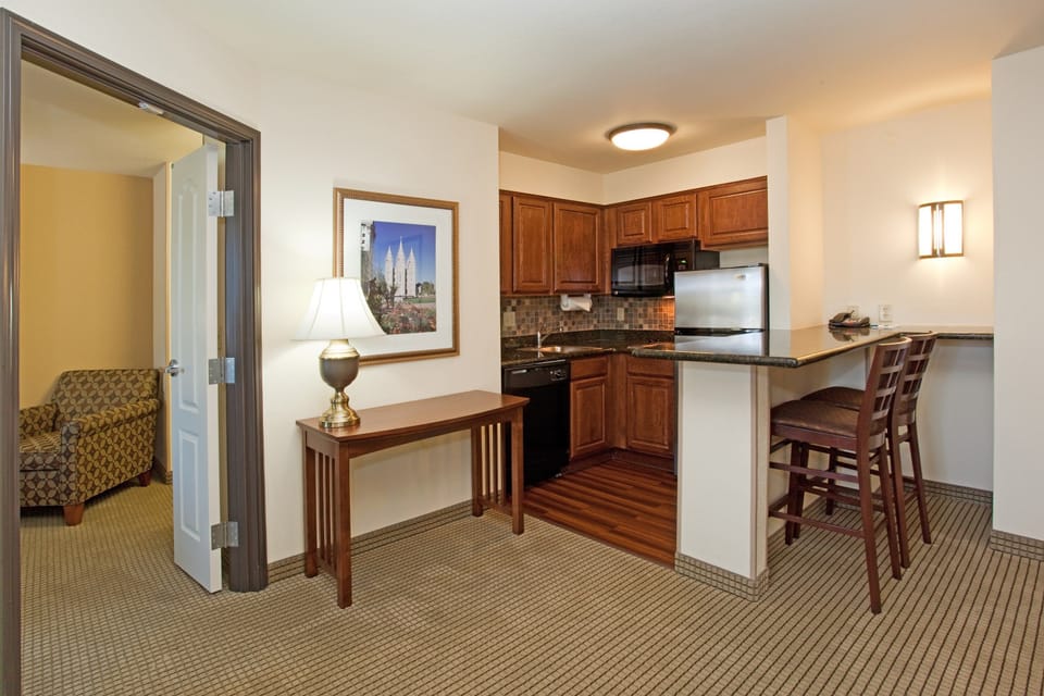 Whip up a quick snack in the kitchenette.