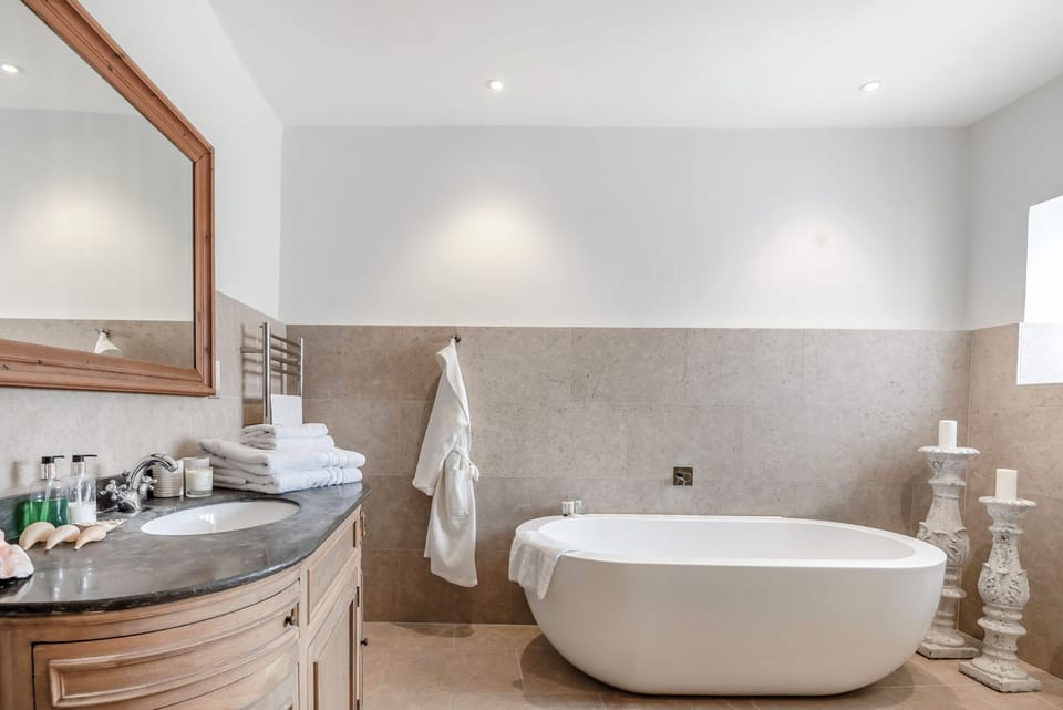 The Brewery Bathroom - StayCotswold