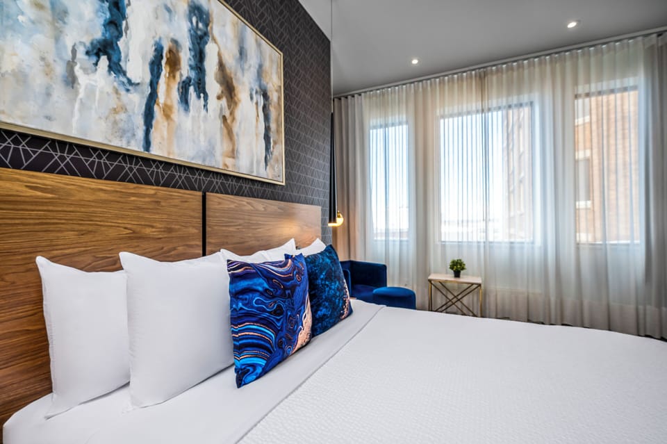 Premium bedding, in-room safe, desk, laptop workspace