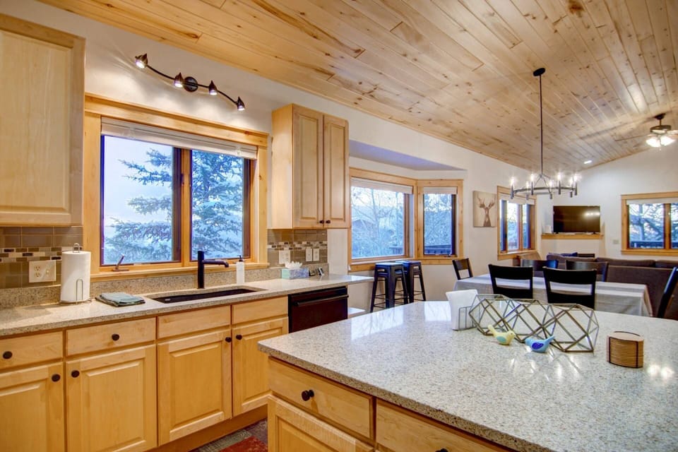 Open floor plan to enjoy time with your company, cook and entertain