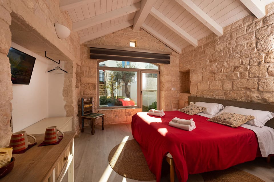 Double Room, Kitchenette (Dimora Melograno) | Down comforters, travel crib, free WiFi, bed sheets