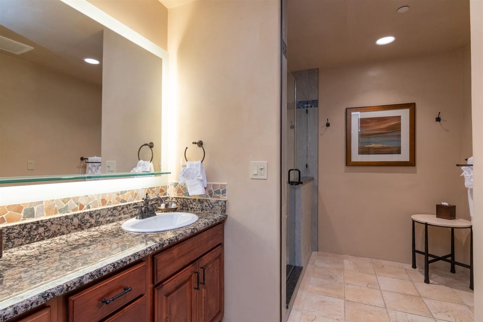 Single vanity with plenty of counterspace