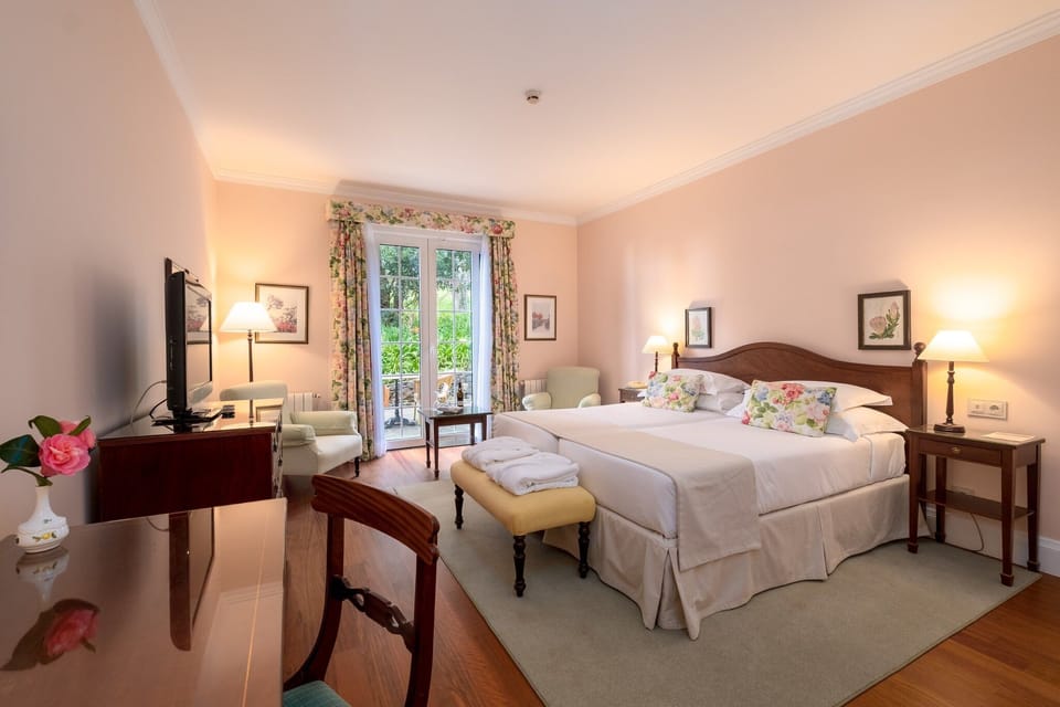 Double or Twin Room, Golf View | Hypo-allergenic bedding, minibar, in-room safe, individually decorated