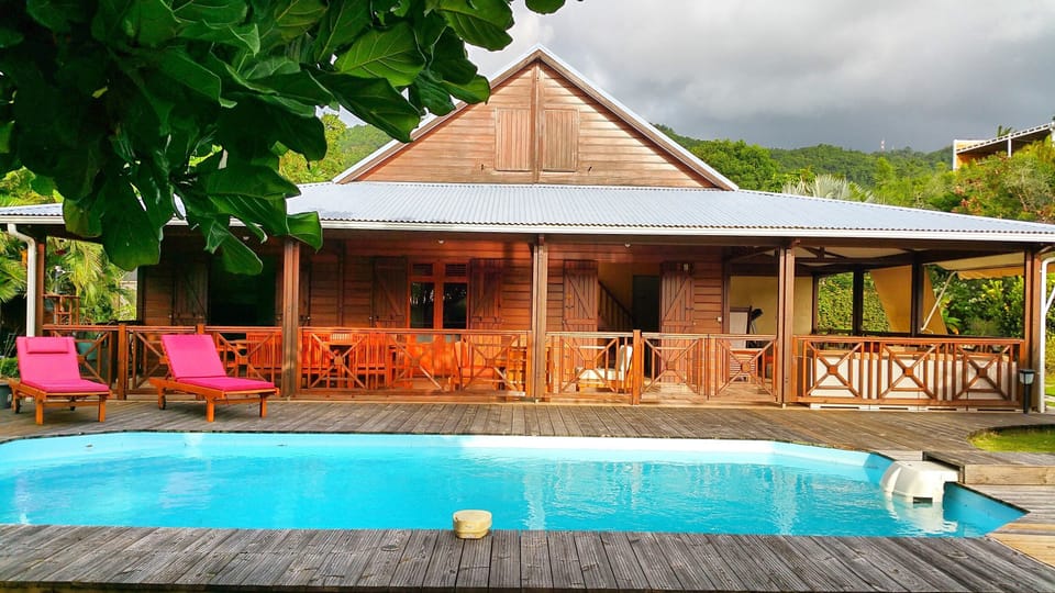 Villa Cannelle and its swimming pool
