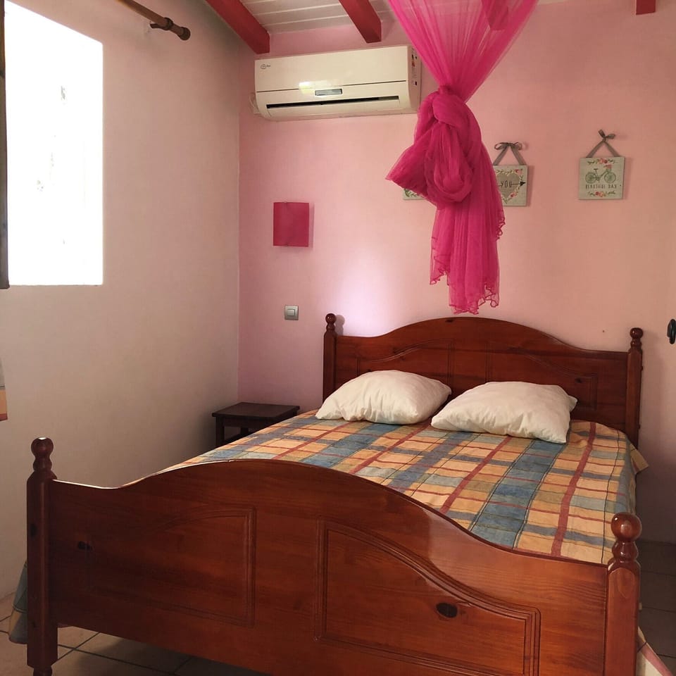 Bedroom 2 with 1 bed of 140