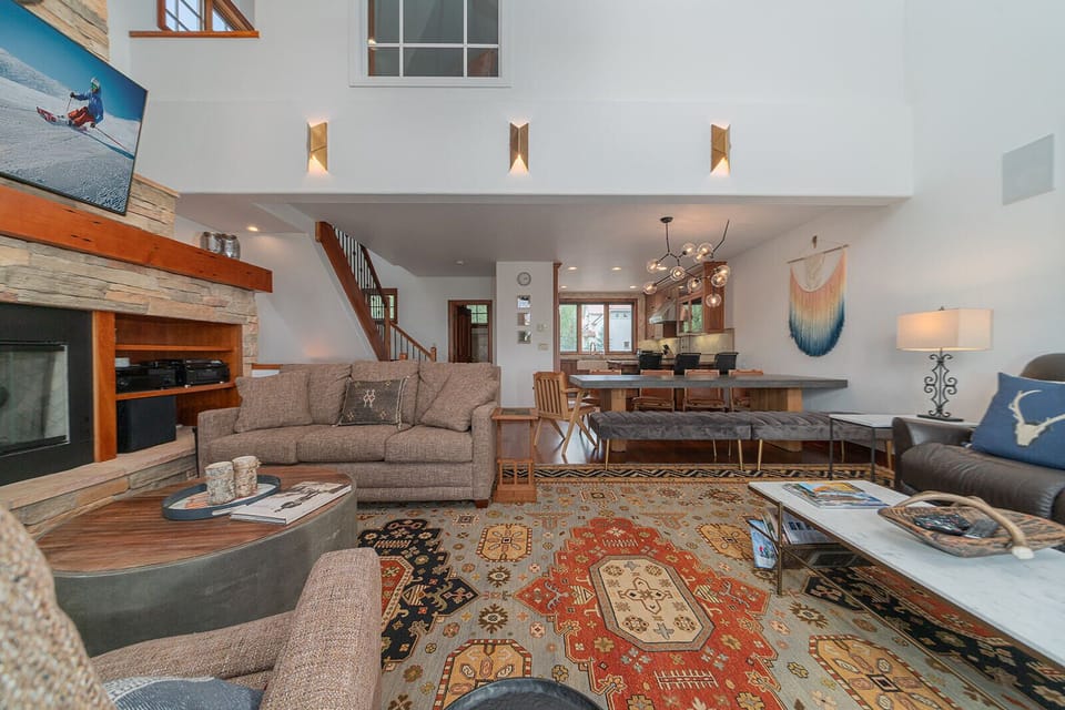 Picturesque Living Room - Aspen Ridge 16 - Vivid Vacation Rental - Picturesque Living Room - Aspen Ridge 16 - Vivid Vacation Rental