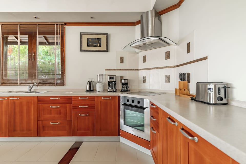 3 Bedrooms | Private kitchen | Full-size fridge, microwave, oven, stovetop