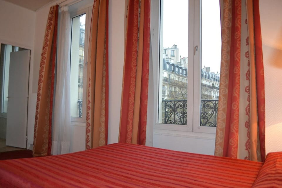 Standard Triple Room, 3 Twin Beds | In-room safe, blackout drapes, free WiFi, bed sheets