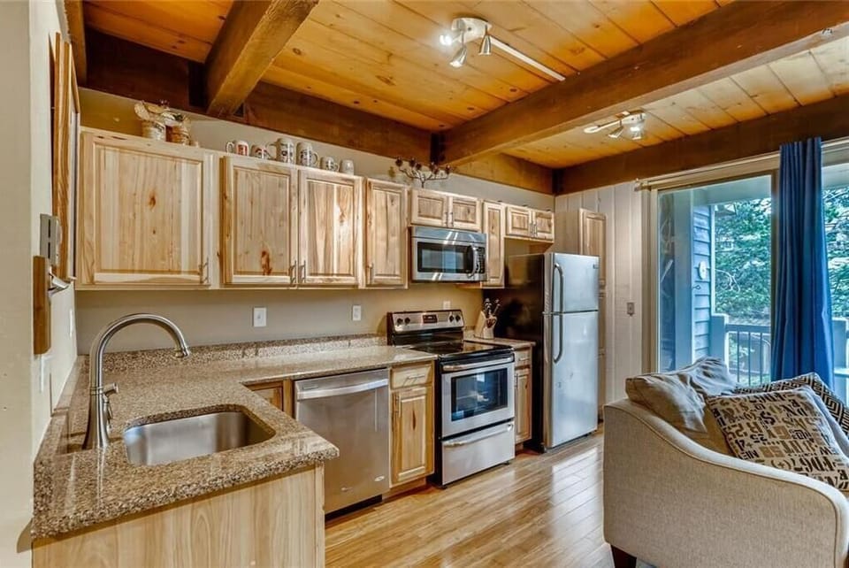 Full Kitchen Granite Counters