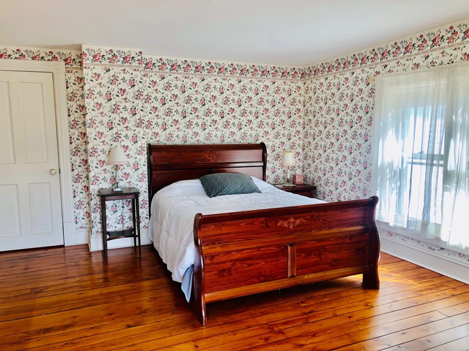 Master bedroom with a queen sized bed & beautiful pastoral views 