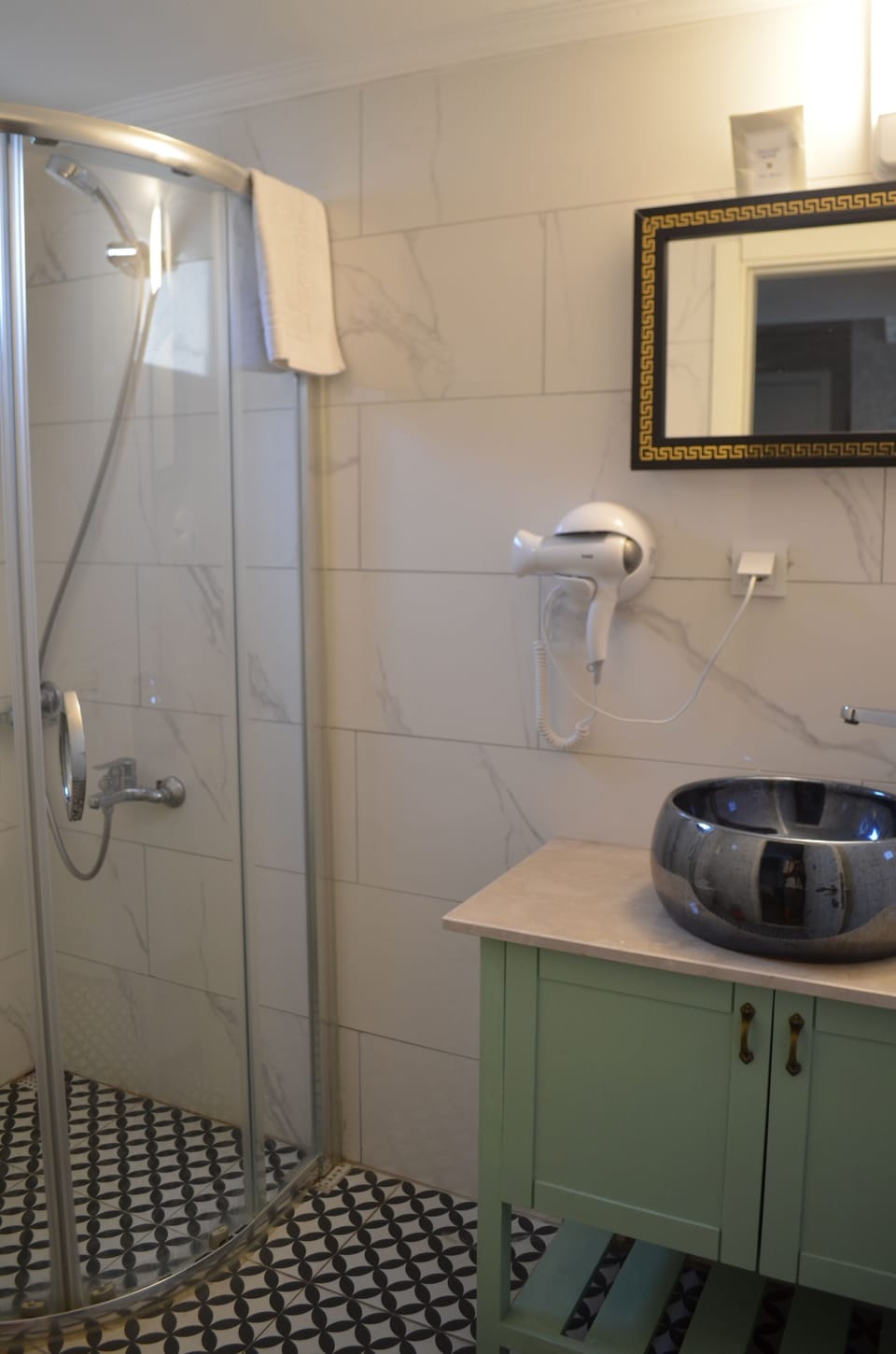 Shower, towels