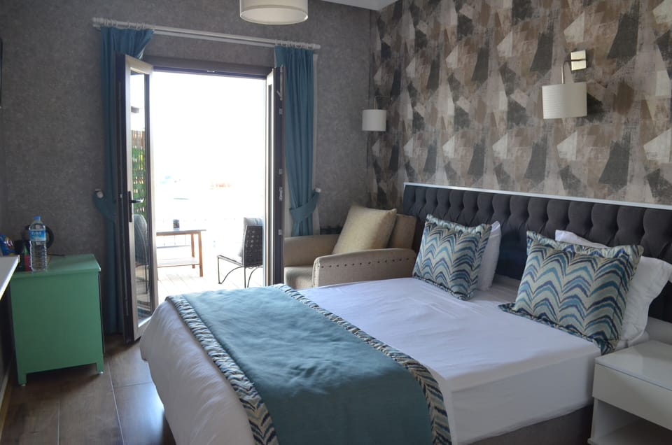 Standard Room, 1 Double Bed, Balcony, Sea View | Cribs (free), rollaway beds (free), WiFi (free), bed sheets