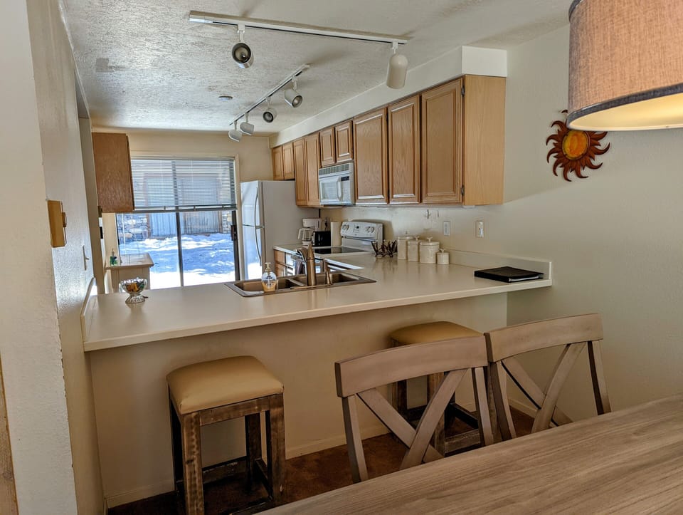 dining room into kitchen