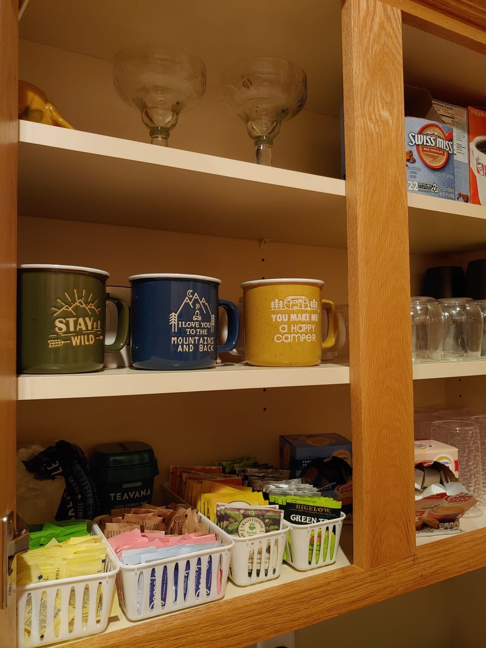 Various teas, sweeteners, k-pods and creamers provided.