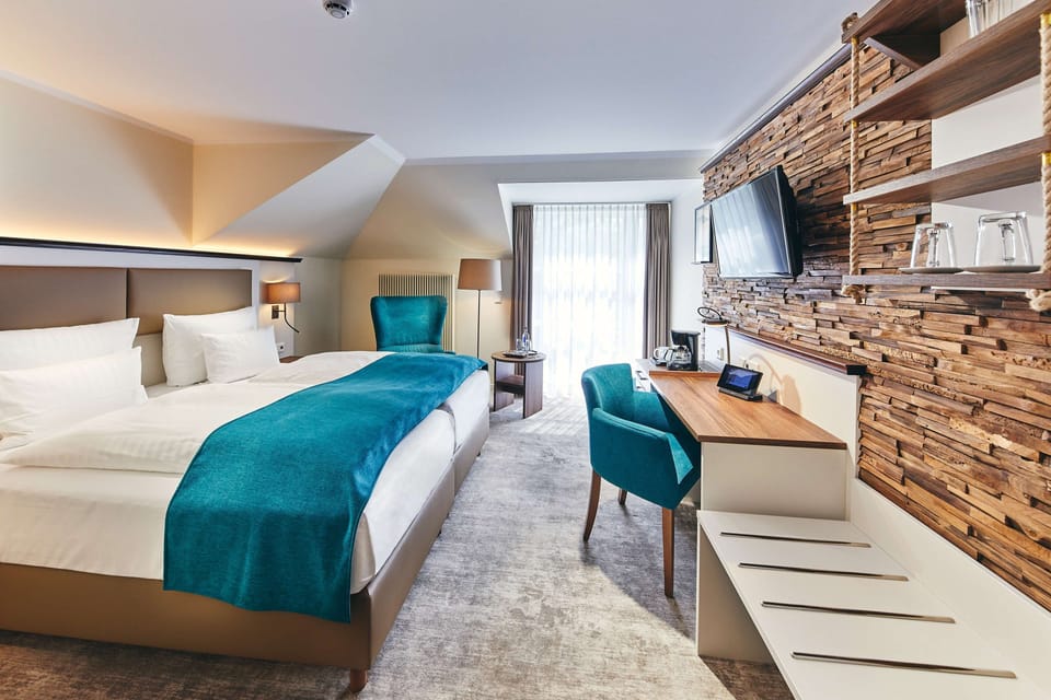 Comfort Room, 1 King Bed | Hypo-allergenic bedding, minibar, in-room safe, individually furnished