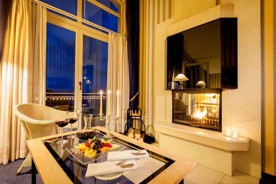 Hypo-allergenic bedding, minibar, in-room safe, individually decorated