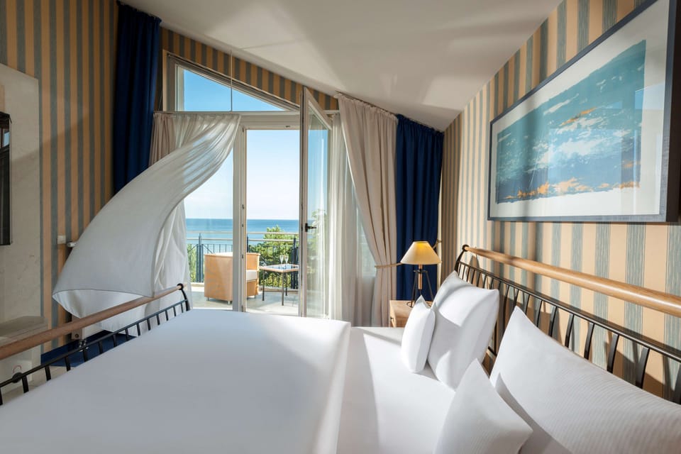 Hypo-allergenic bedding, minibar, in-room safe, individually decorated