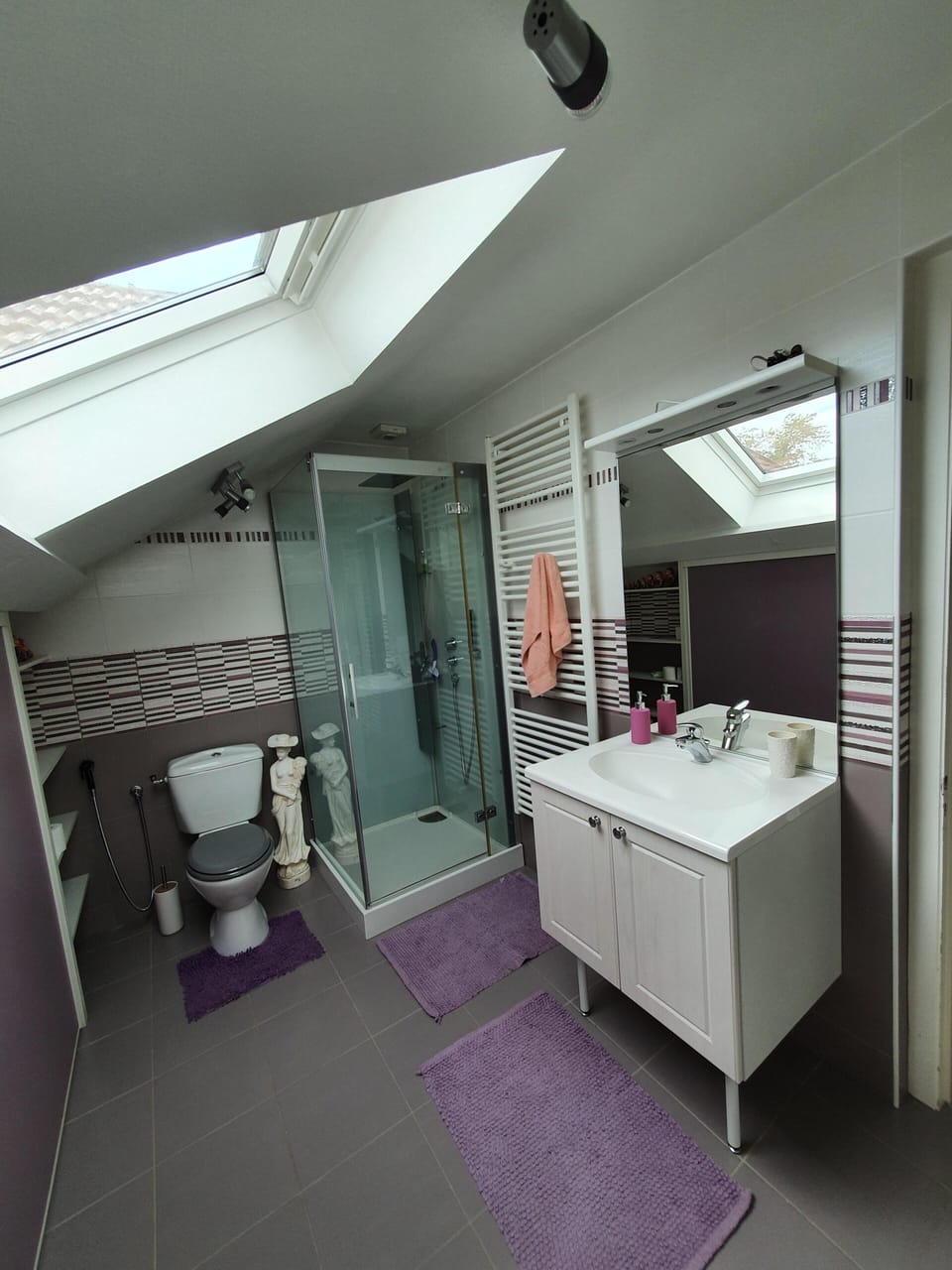 Superior Triple Room, Shared Bathroom, Park View (Marron) | Bathroom