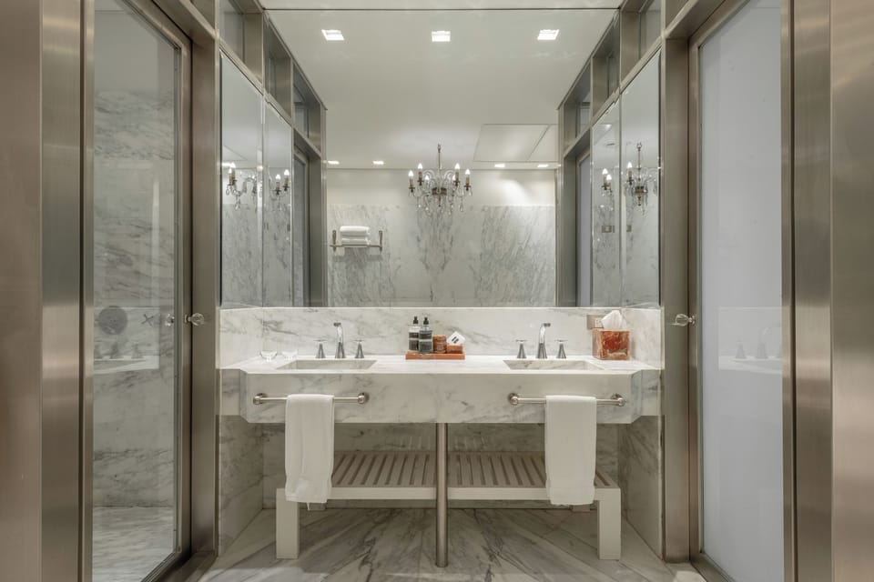 Separate tub and shower, jetted tub, rainfall showerhead
