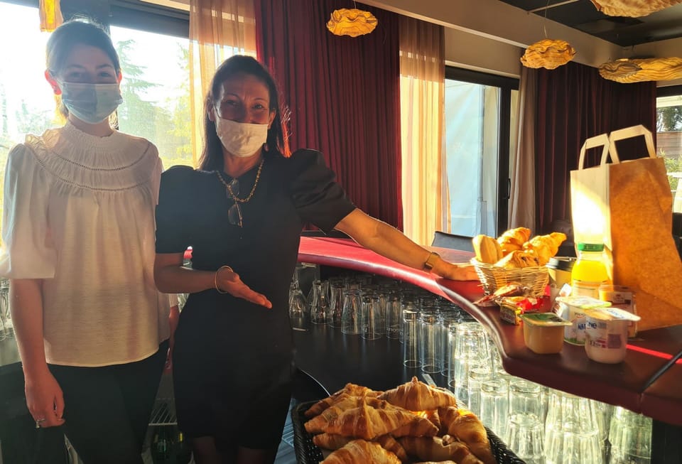 Daily buffet breakfast for a fee