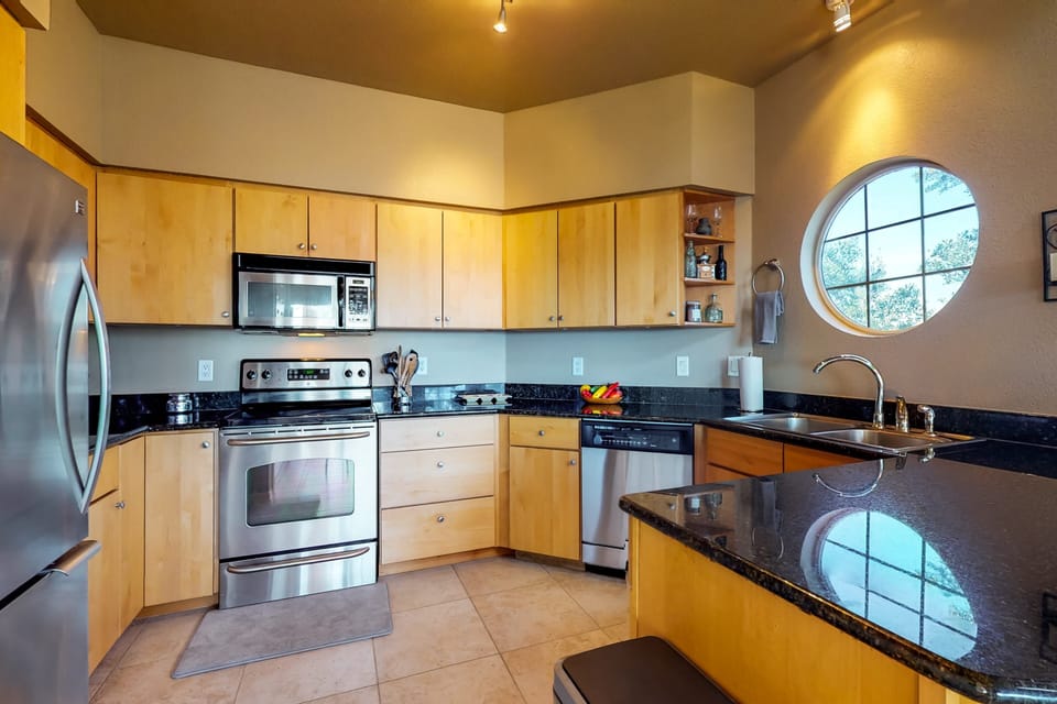 Large Fully Equipped Kitchen