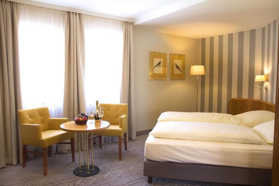 Minibar, in-room safe, free WiFi