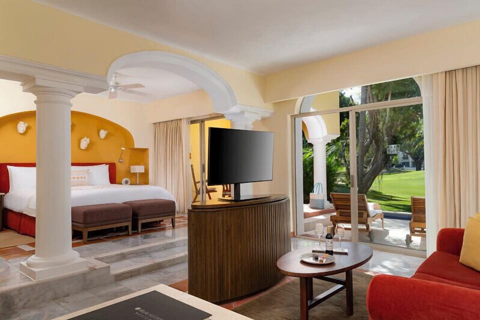 Grand Class Plus | Premium bedding, down comforters, pillowtop beds, free minibar