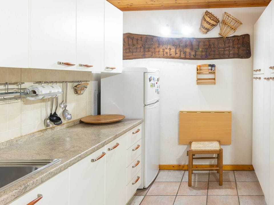 Cabinetry, Building, Property, Furniture, Countertop, Kitchen Sink, Wood, Sink, Chair, Interior Design