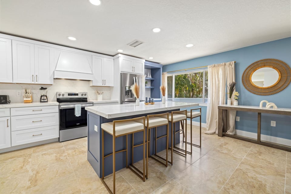 Full kitchen will all major and minor appliances with breakfast bar for four.