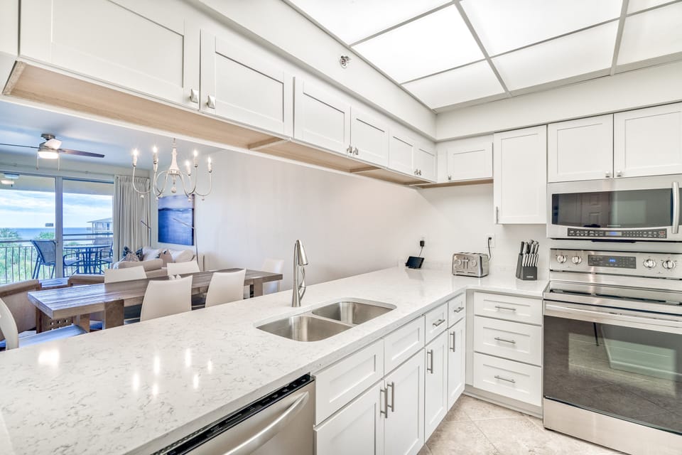 Kitchen - Updated with Quartz Countertops