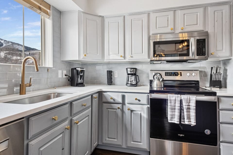 Well stocked kitchen with great views of Deer Valley Resort