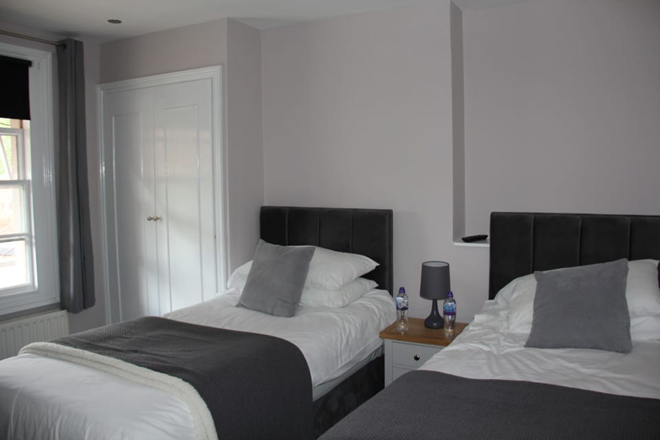 Twin Room, Ensuite (Twin Room Economy)