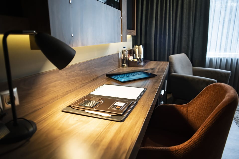 Deluxe Studio Suite, Kitchenette | Individually decorated, individually furnished, desk, laptop workspace