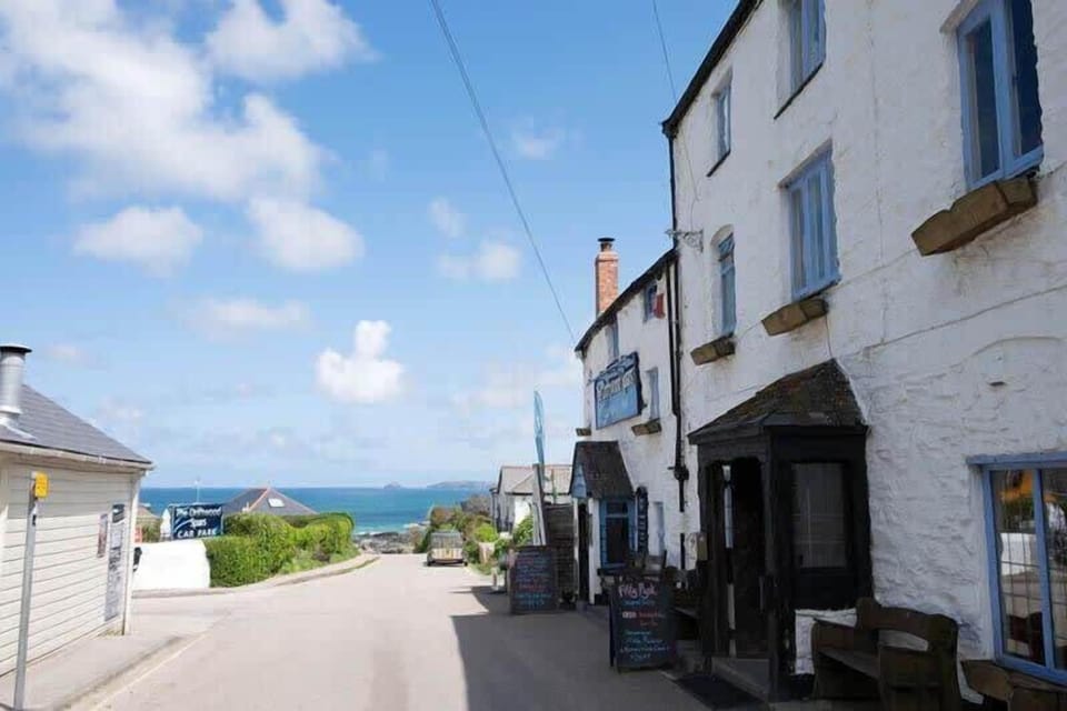 Pubs on the water at Trevaunance Cove