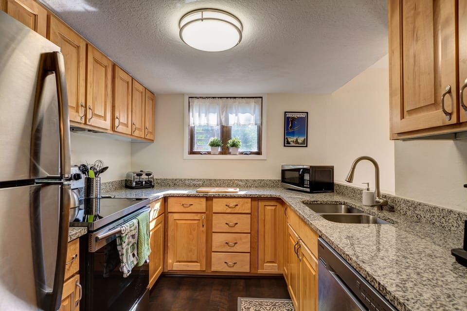 Fully equipped kitchen with Fridge freezer, Stove and Dishwasher