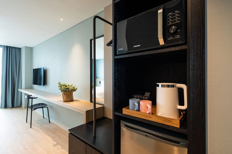 Urban Double (No Kitchenette) | Private kitchenette | Mini-fridge, microwave, electric kettle