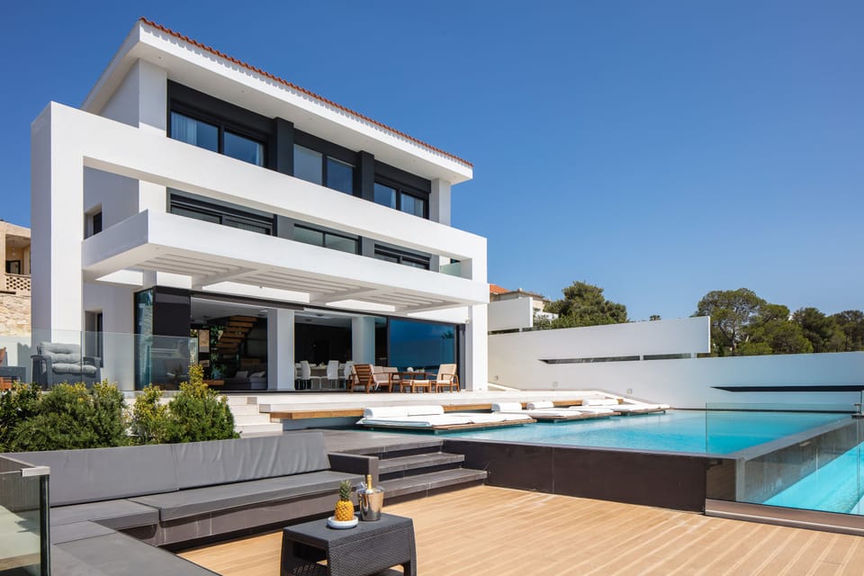 Regal Residence is one of the few properties in Chania that enjoy unobstructed panoramic views