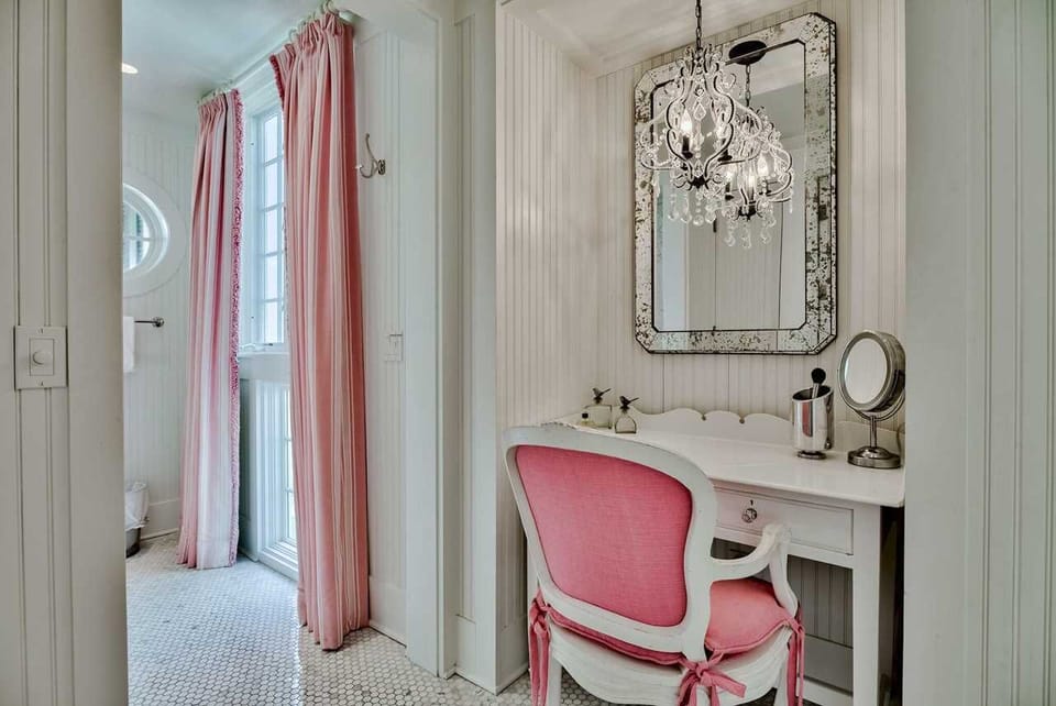 2nd Floor King Suite 1 Ensuite Bath 1
