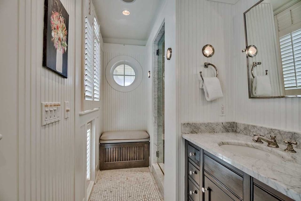 2nd Floor King Suite 1 Ensuite Bath 2