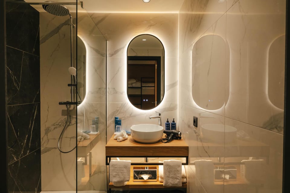 Suite, 1 Bedroom, Balcony | Bathroom | Free toiletries, hair dryer, towels