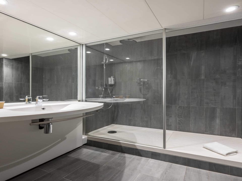 Superior Double Room, 1 Double Bed | Individually furnished, desk, blackout drapes, soundproofing