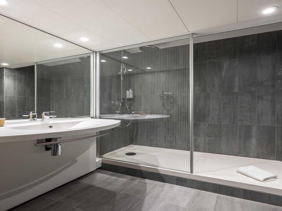 Superior Double Room, 1 Double Bed | Individually furnished, desk, blackout drapes, soundproofing