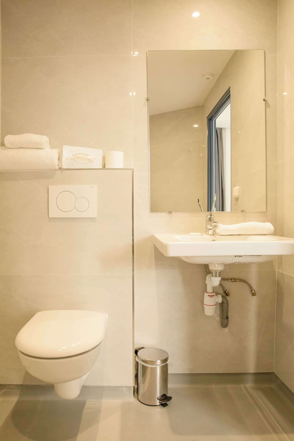 Standard Room, 1 Double Bed | Accessible bathroom