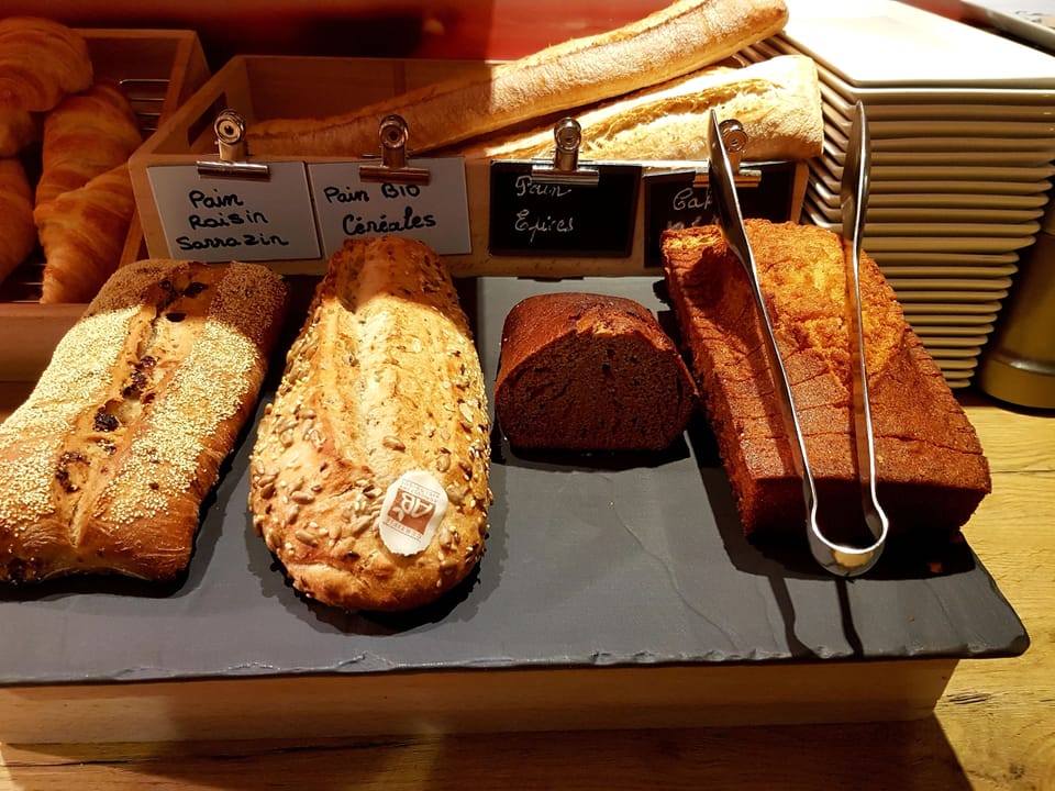 Daily buffet breakfast for a fee